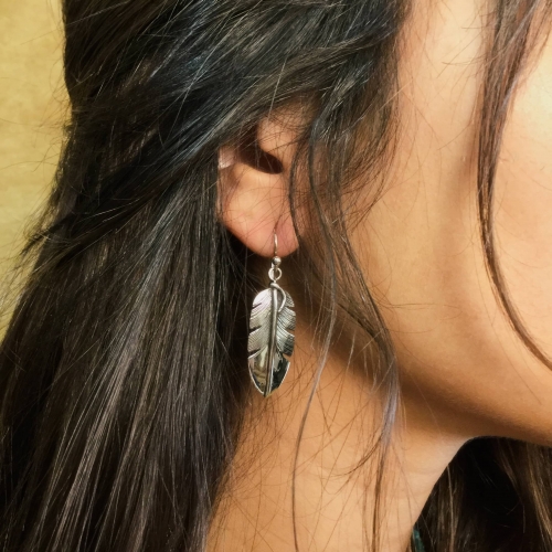 Navajo Feather silver earrings. | Harpo Paris