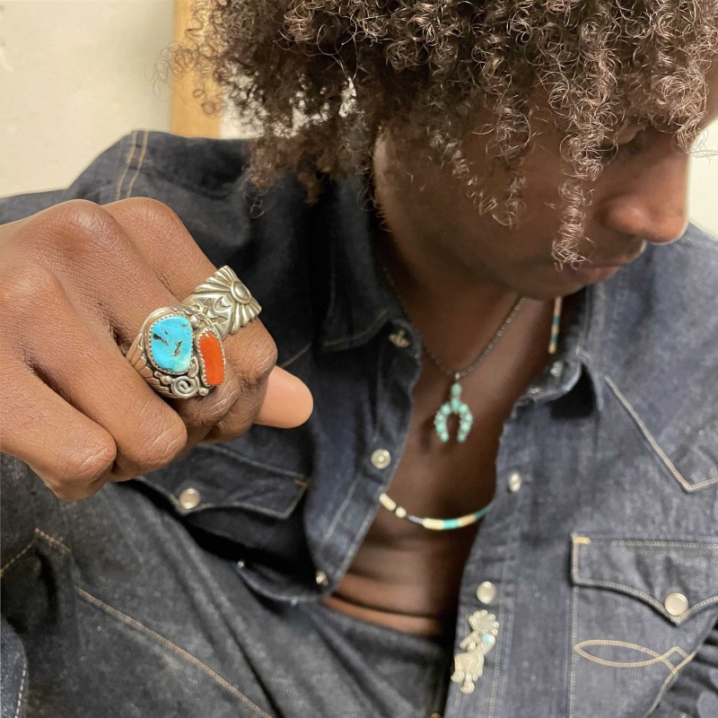Navajo ring in silver set with a turquoise and a coral, BA850 - Harpo Paris