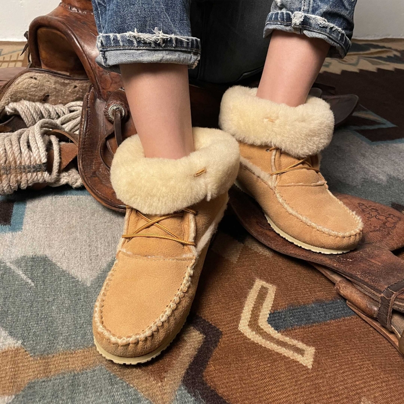 Canadian moccasins M71171 in ship skin and wool - Harpo Paris